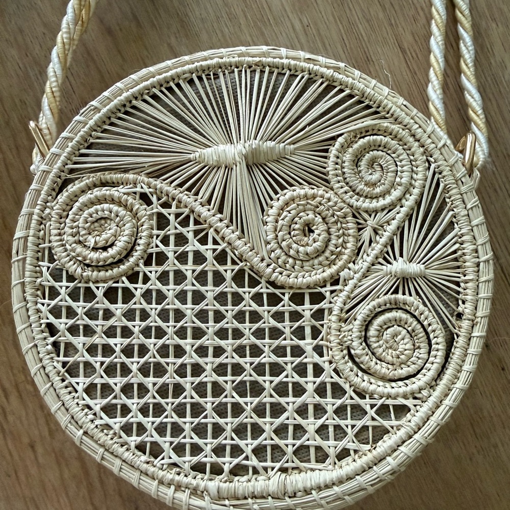 Round Woven Straw Colombia Iraka Bags, Handmade palm weave